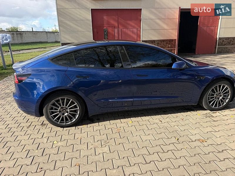 Седан Tesla Model 3 2021 в Лозовой