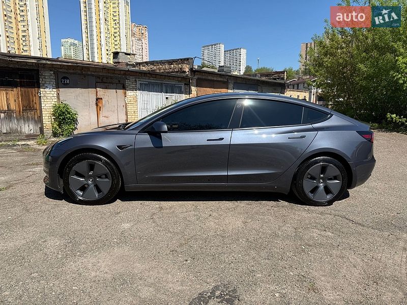 Седан Tesla Model 3 2022 в Киеве