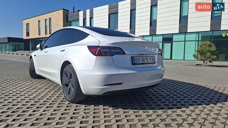 Седан Tesla Model 3 2023 в Виннице
