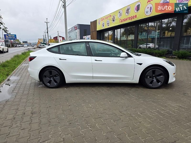 Седан Tesla Model 3 2021 в Ирпене