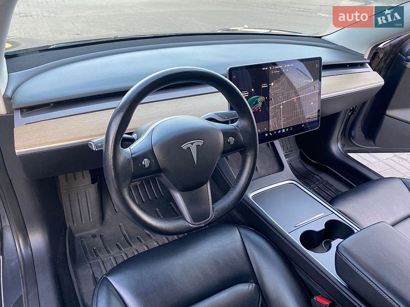 Седан Tesla Model 3 2021 в Черкассах