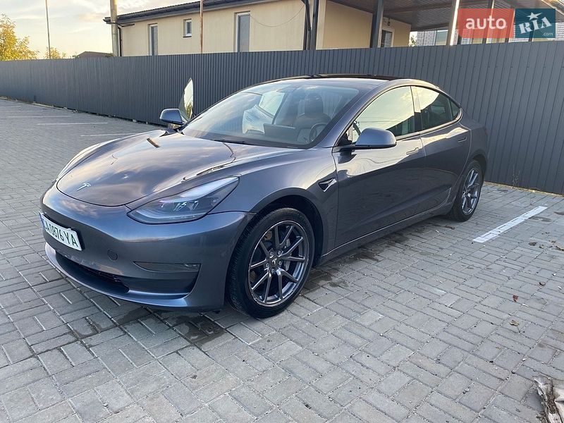 Седан Tesla Model 3 2021 в Черкассах