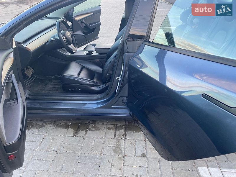 Седан Tesla Model 3 2021 в Черкассах