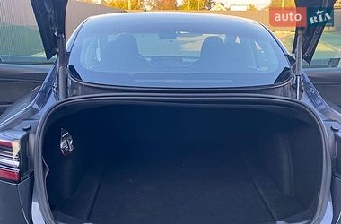 Седан Tesla Model 3 2021 в Черкассах