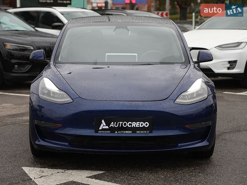 Седан Tesla Model 3 2023 в Харкові