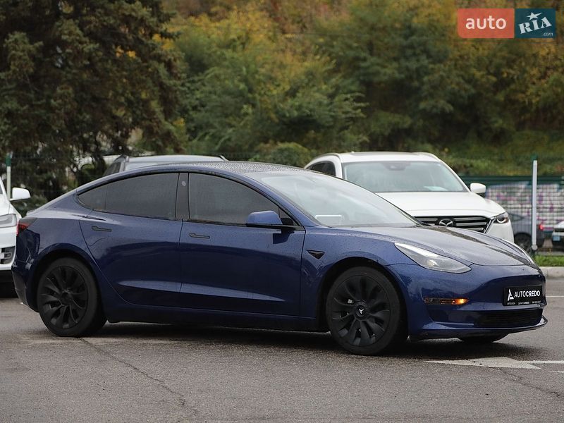 Седан Tesla Model 3 2023 в Харкові