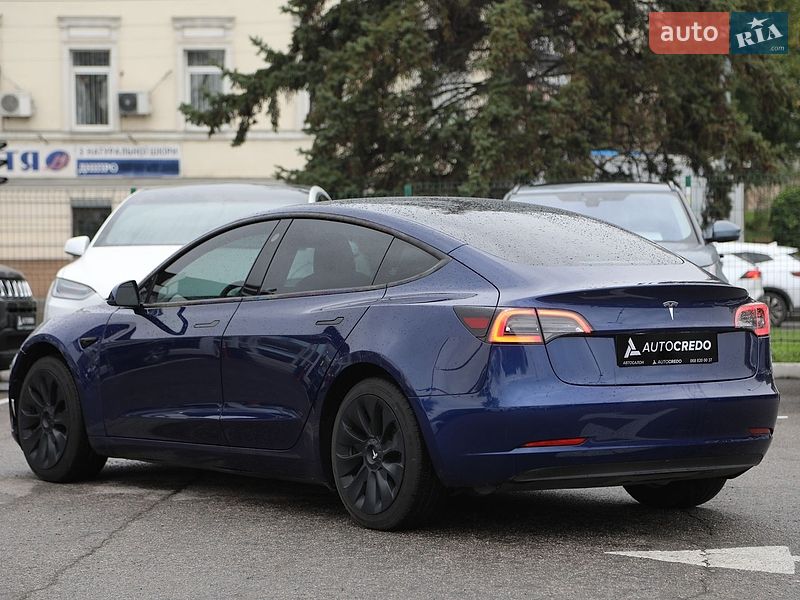 Седан Tesla Model 3 2023 в Харкові