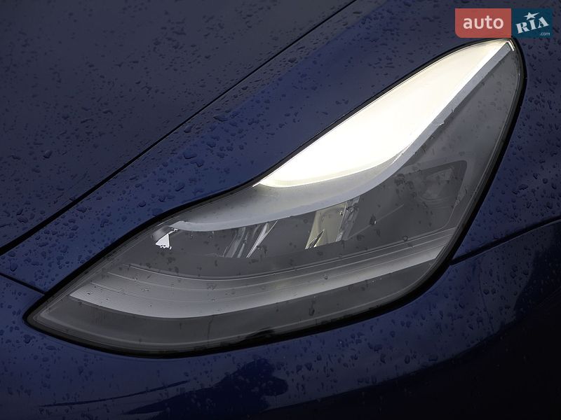 Седан Tesla Model 3 2023 в Харкові
