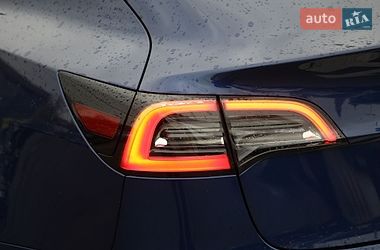 Седан Tesla Model 3 2023 в Харкові