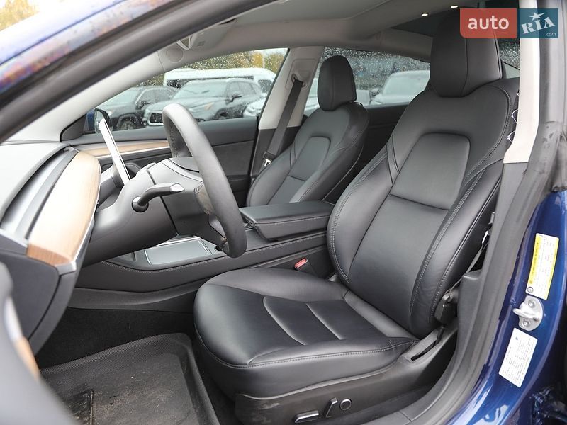 Седан Tesla Model 3 2023 в Харкові