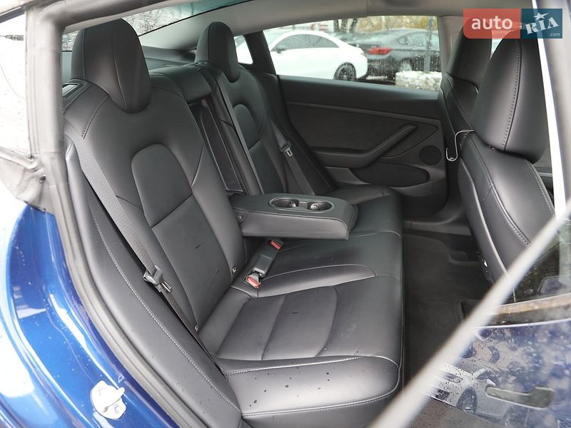 Седан Tesla Model 3 2023 в Харкові