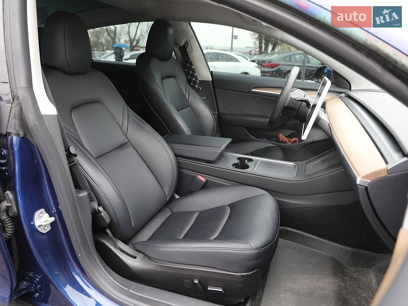 Седан Tesla Model 3 2023 в Харкові