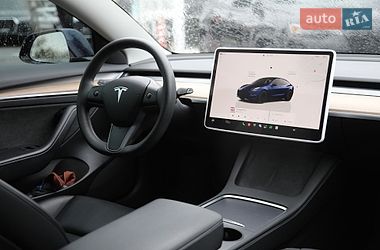 Седан Tesla Model 3 2023 в Харкові