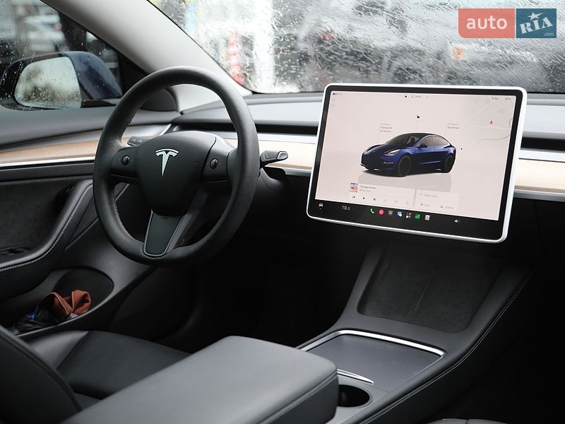 Седан Tesla Model 3 2023 в Харкові