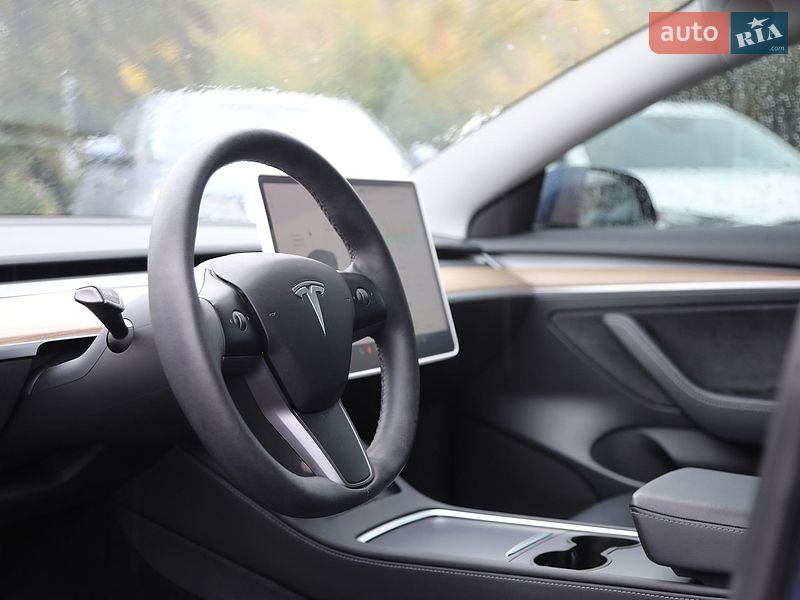 Седан Tesla Model 3 2023 в Харкові