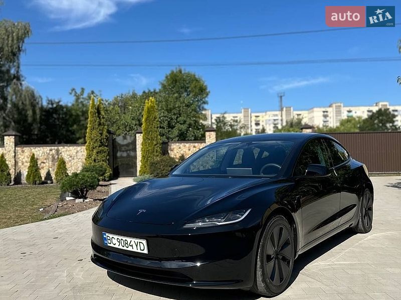 Седан Tesla Model 3 2024 в Нововолынске