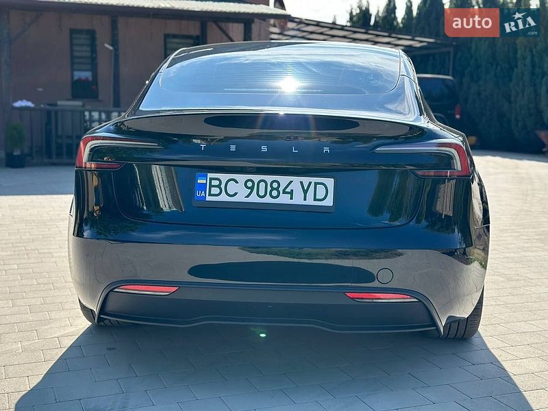 Седан Tesla Model 3 2024 в Нововолынске