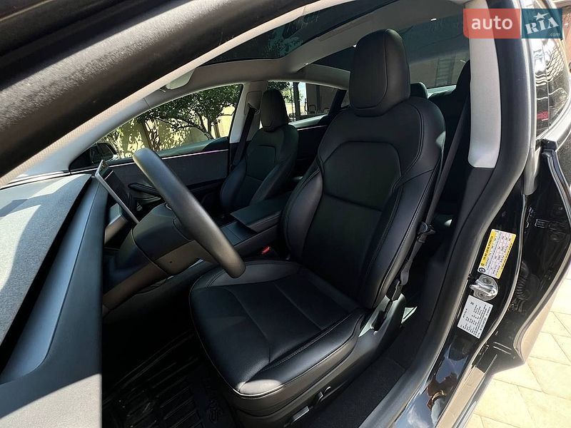 Седан Tesla Model 3 2024 в Нововолынске