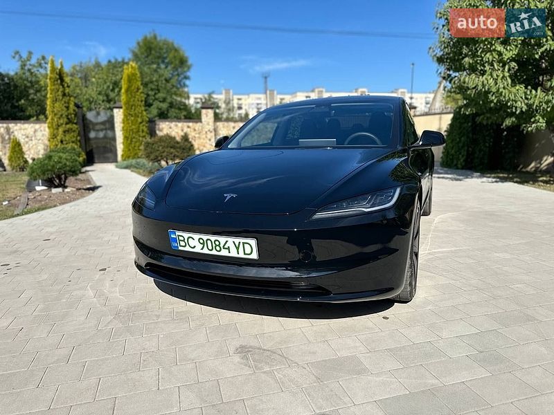 Седан Tesla Model 3 2024 в Нововолынске