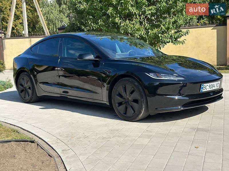 Седан Tesla Model 3 2024 в Нововолынске