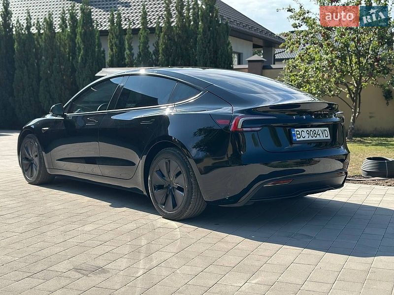 Седан Tesla Model 3 2024 в Нововолынске