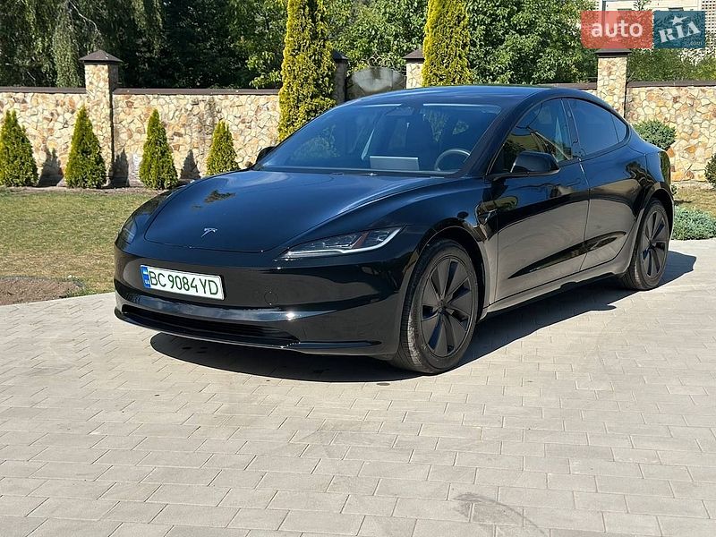 Седан Tesla Model 3 2024 в Нововолынске