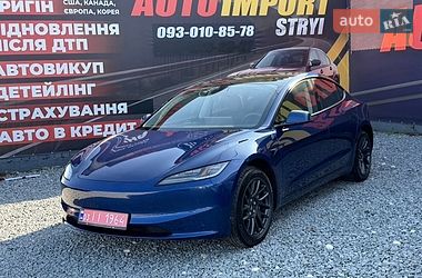 Седан Tesla Model 3 2025 в Стрые