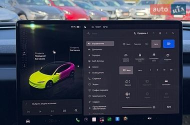 Седан Tesla Model 3 2025 в Стрию