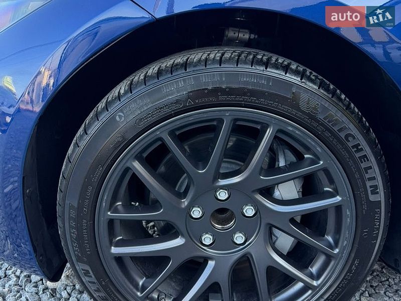 Седан Tesla Model 3 2025 в Стрию