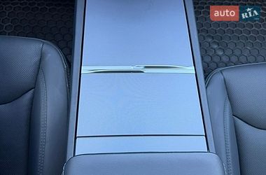 Седан Tesla Model 3 2025 в Стрию