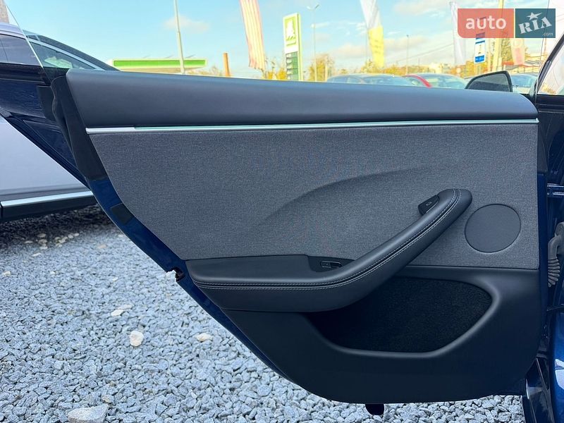 Седан Tesla Model 3 2025 в Стрые