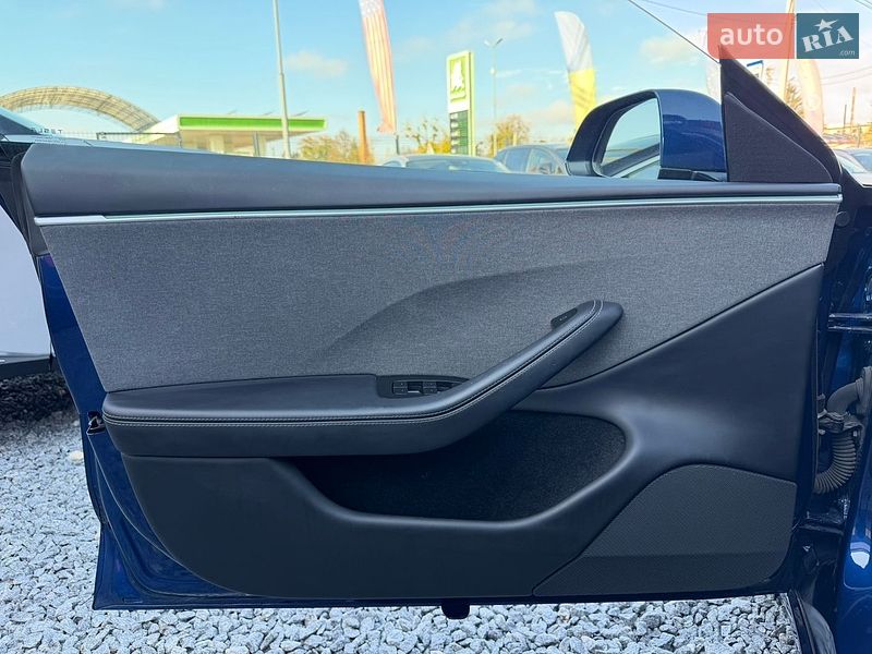 Седан Tesla Model 3 2025 в Стрые