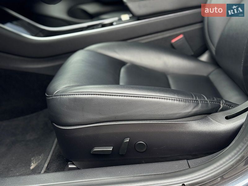 Седан Tesla Model 3 2019 в Тернополе