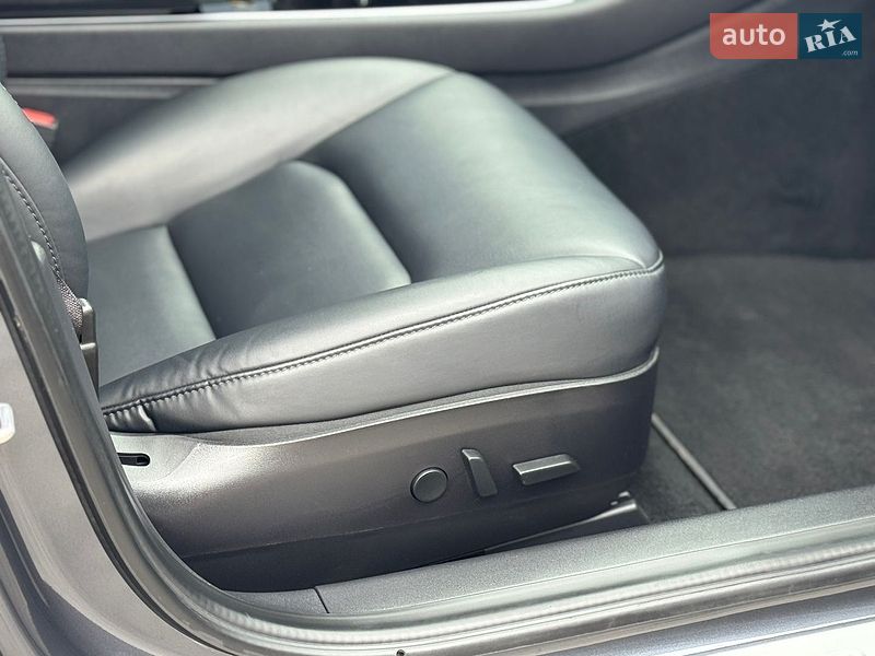 Седан Tesla Model 3 2019 в Тернополе