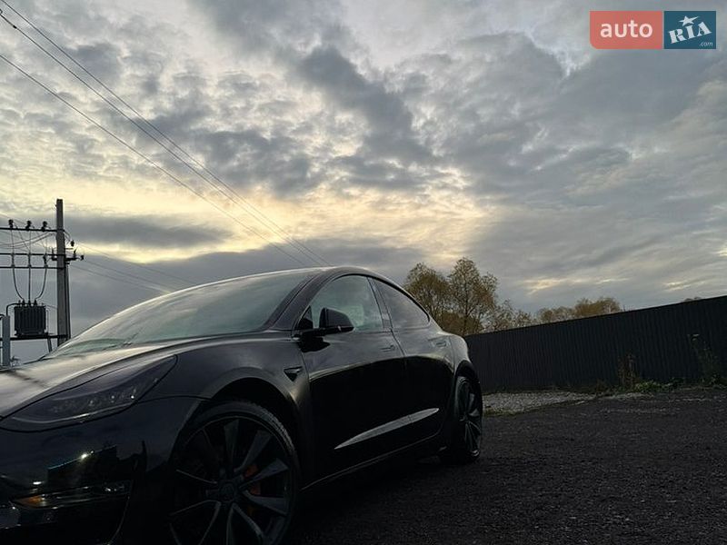 Седан Tesla Model 3 2020 в Ивано-Франковске