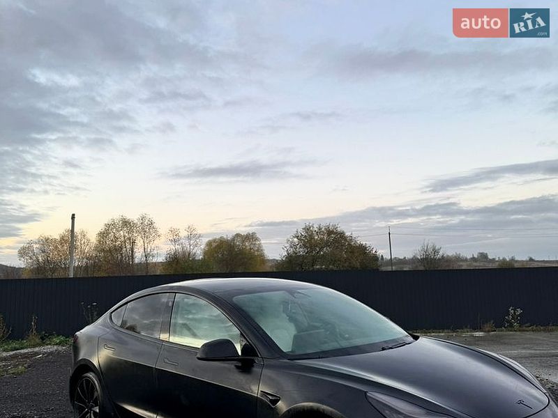 Седан Tesla Model 3 2020 в Ивано-Франковске