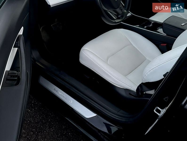 Седан Tesla Model 3 2020 в Ивано-Франковске