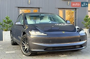 Седан Tesla Model 3 2024 в Дрогобичі