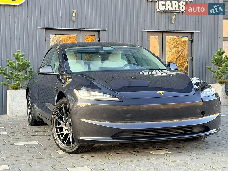 Седан Tesla Model 3 2024 в Дрогобыче
