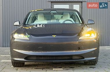 Седан Tesla Model 3 2024 в Дрогобыче
