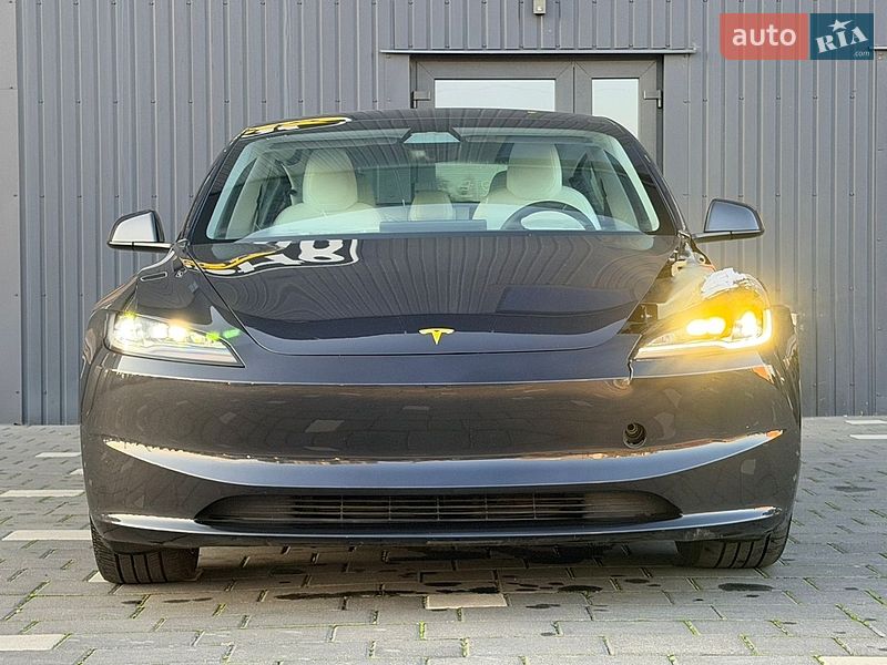 Седан Tesla Model 3 2024 в Дрогобыче