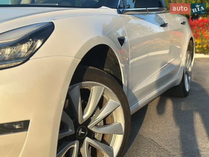 Седан Tesla Model 3 2019 в Киеве