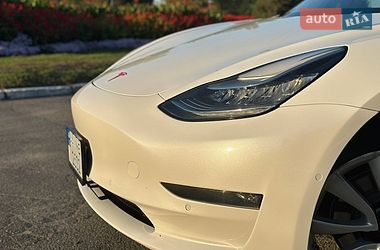 Седан Tesla Model 3 2019 в Киеве