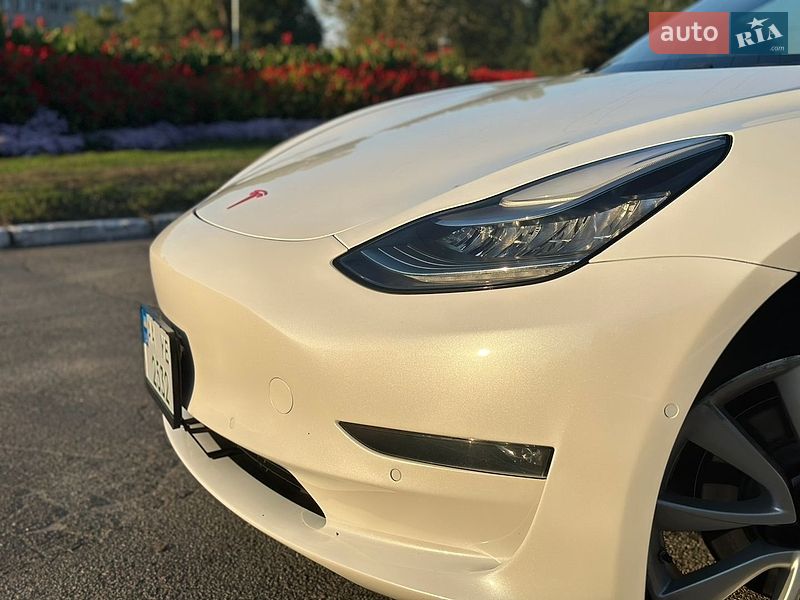 Седан Tesla Model 3 2019 в Киеве
