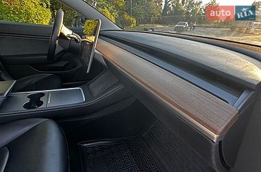 Седан Tesla Model 3 2019 в Киеве