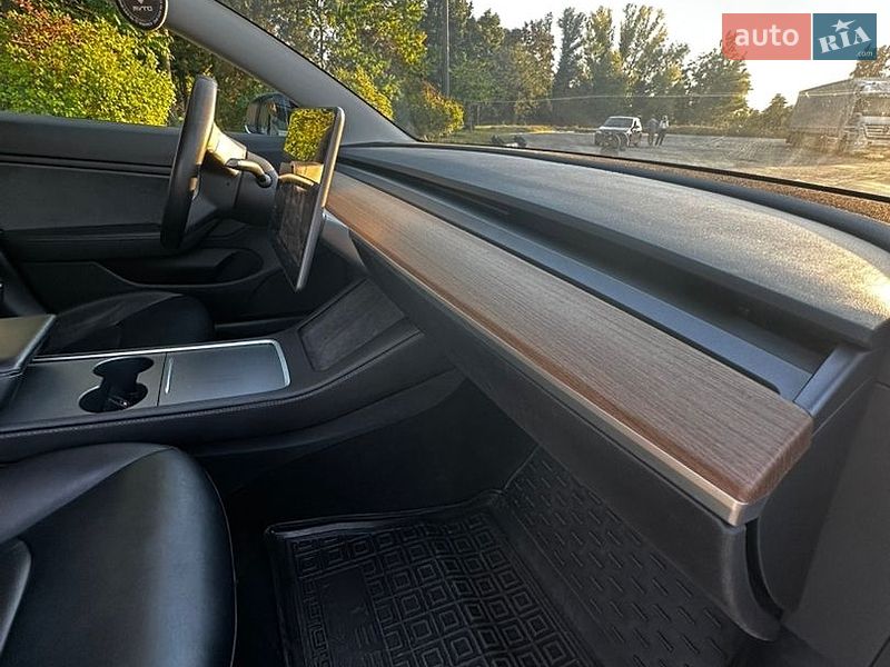 Седан Tesla Model 3 2019 в Киеве