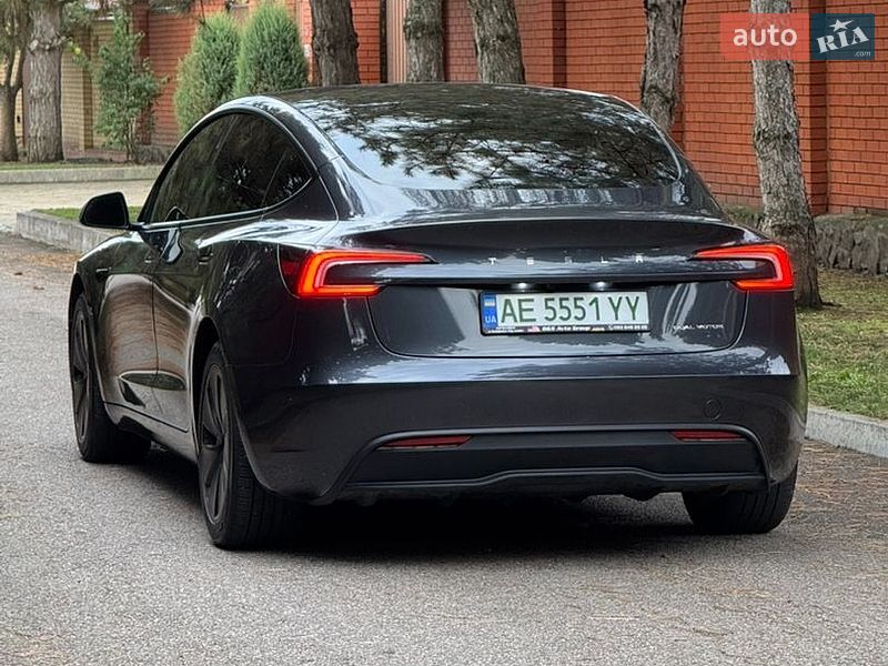 Седан Tesla Model 3 2025 в Днепре