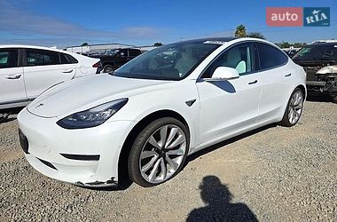 Седан Tesla Model 3 2019 в Львове