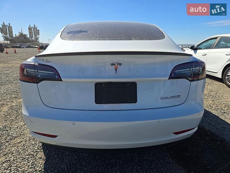 Седан Tesla Model 3 2019 в Львове