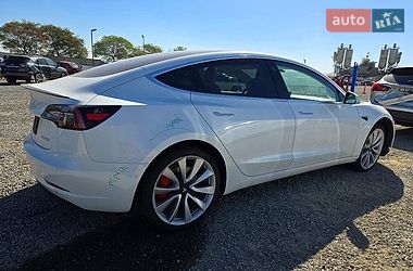 Седан Tesla Model 3 2019 в Львове